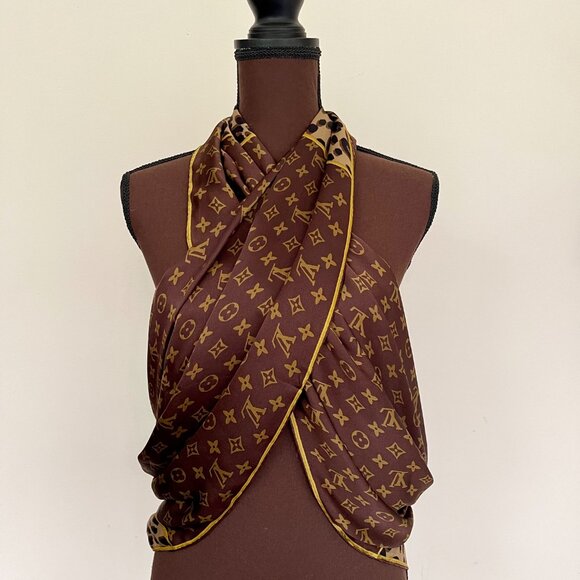 Display#1 Louis Vuitton Monogram Logo Animal Oversize Brown Gold Silk Wrap - Picture 6 of 16